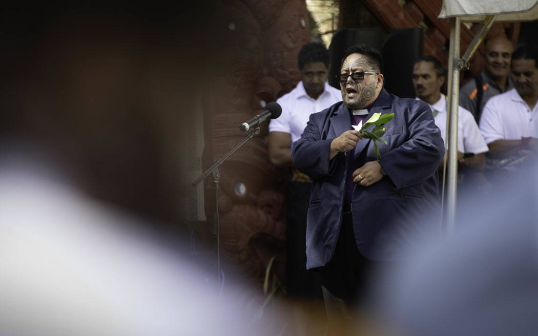 Te Taepa Kameta, a representative of Rātana, speaks as a delegation including representatives from Kīngitanga, Rātana, Parihaka and Te Pāti Māori is welcomed on to Te Whare Rūnanga at the Treaty grounds, on 4 February, 2024.