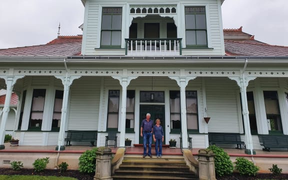 Richard and Vicki Rowe on the steps of Merchiston