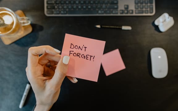 A reminder note to 'don't forget'.