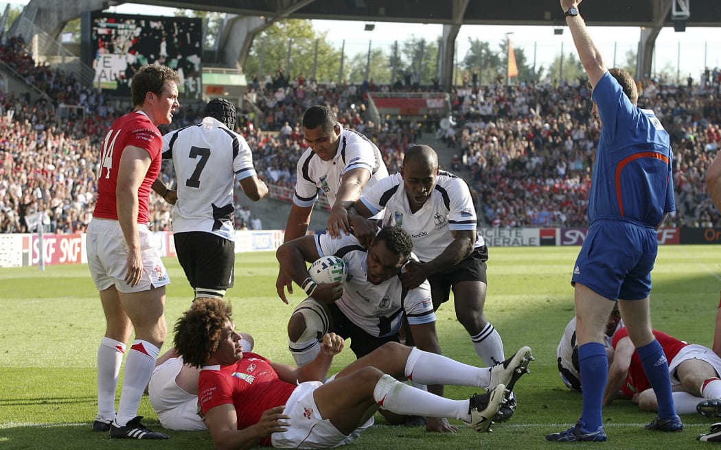 Kele Leawere  scores a try against Wales at the 2007 Rugby World Cup in Nantes.