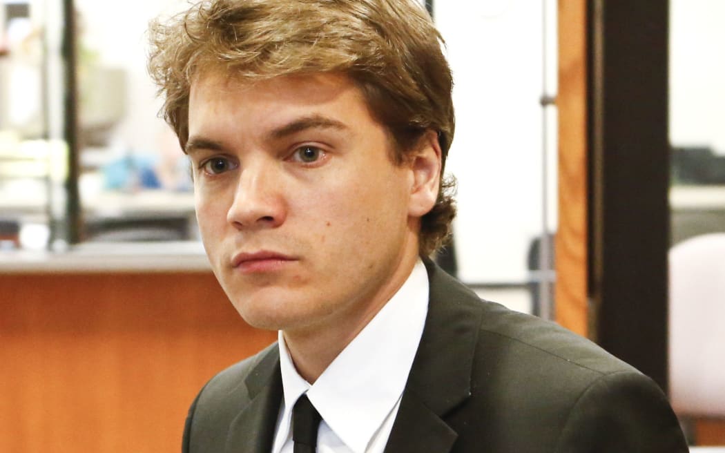 US actor Emile Hirsch will spend 15 days in jail after admitting an assault on a female film executive.
