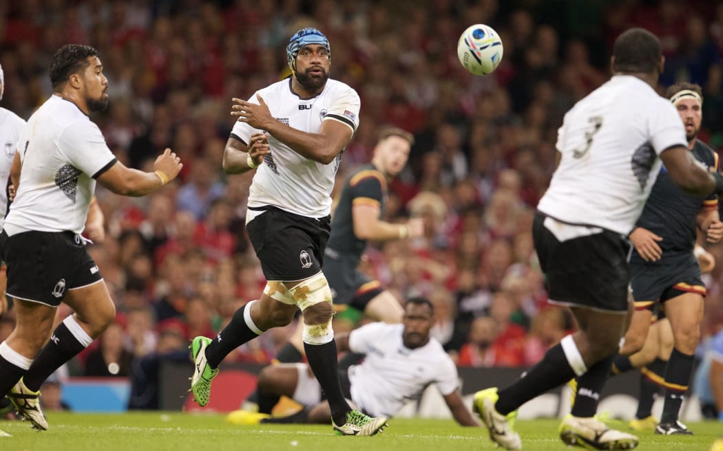 Fiji prop Manasa Saulo (centre).