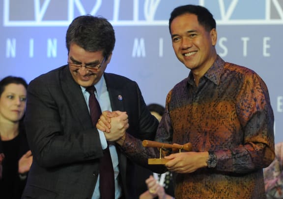 A delighted WTO Director General Roberto Azevedo (left) with Indonesia's Trade Minister Gita Wirjawan.