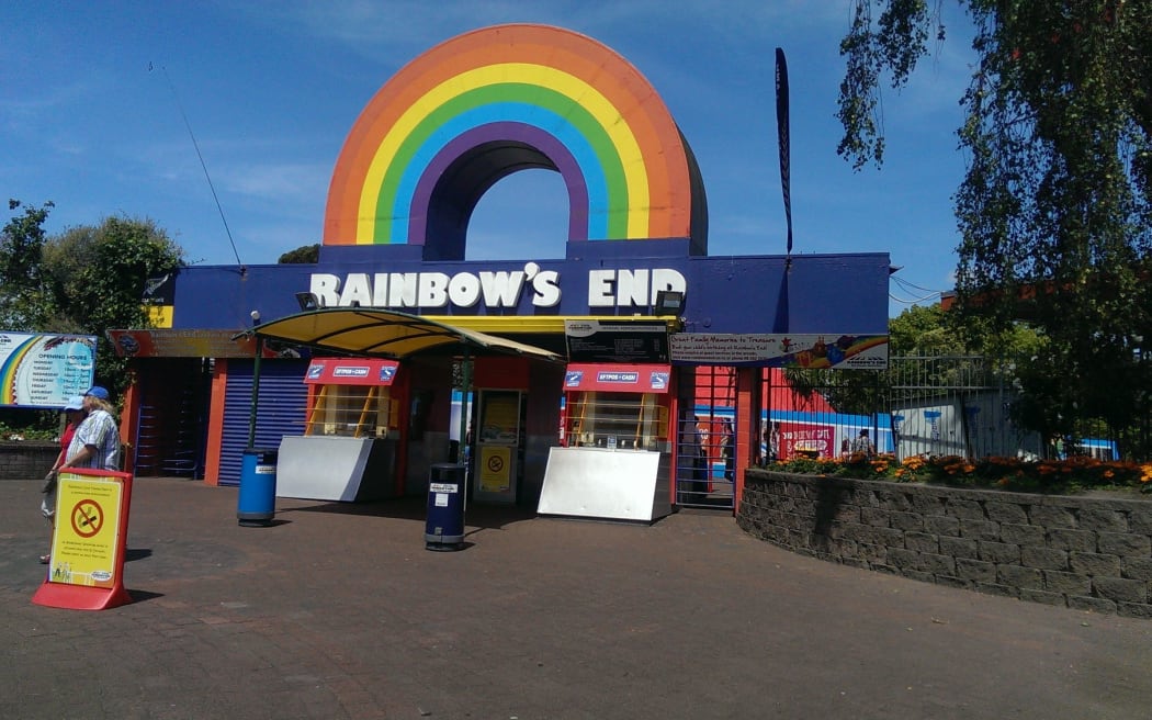 Rainbow's End entrance