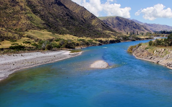 13228529 - waitaki river, kurow, new zealand
