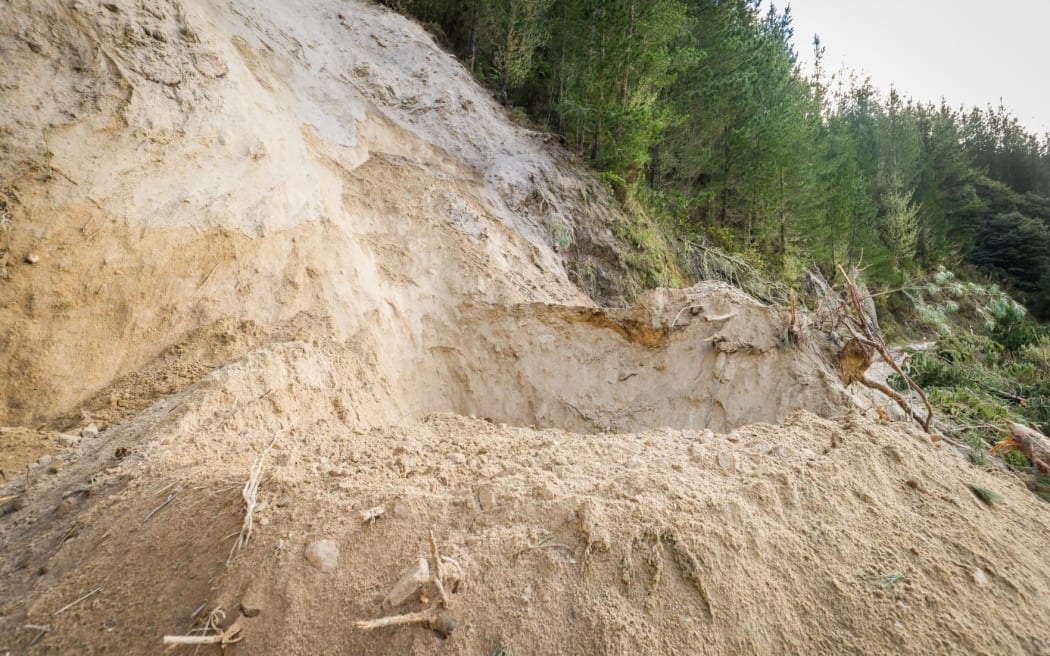 Wangapeka West Bank road slip