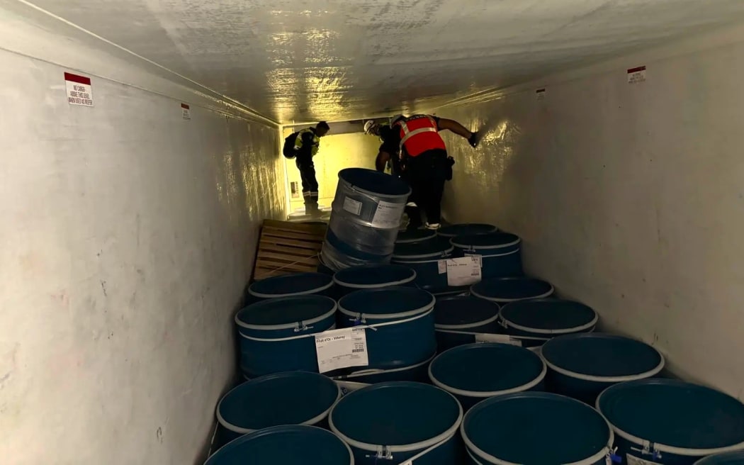 French Polynesia customs officers seized 500 Kg of cocaine aboard a ship as part of anti-drug traffic operation – PHOTO Douane France