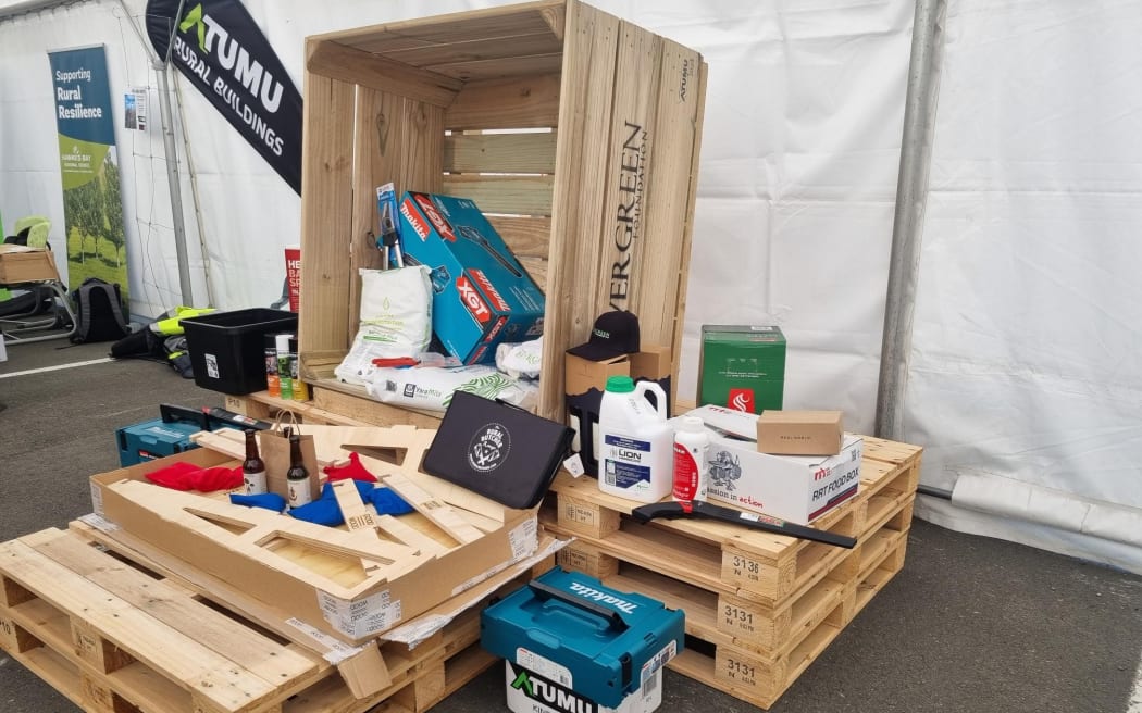 Hawke's Bay growers walked away from an Evergreen Foundation-organised event to help horticulturalists trying to rebuild after Cyclone Gabrielle with an apple bin full of donated goods.