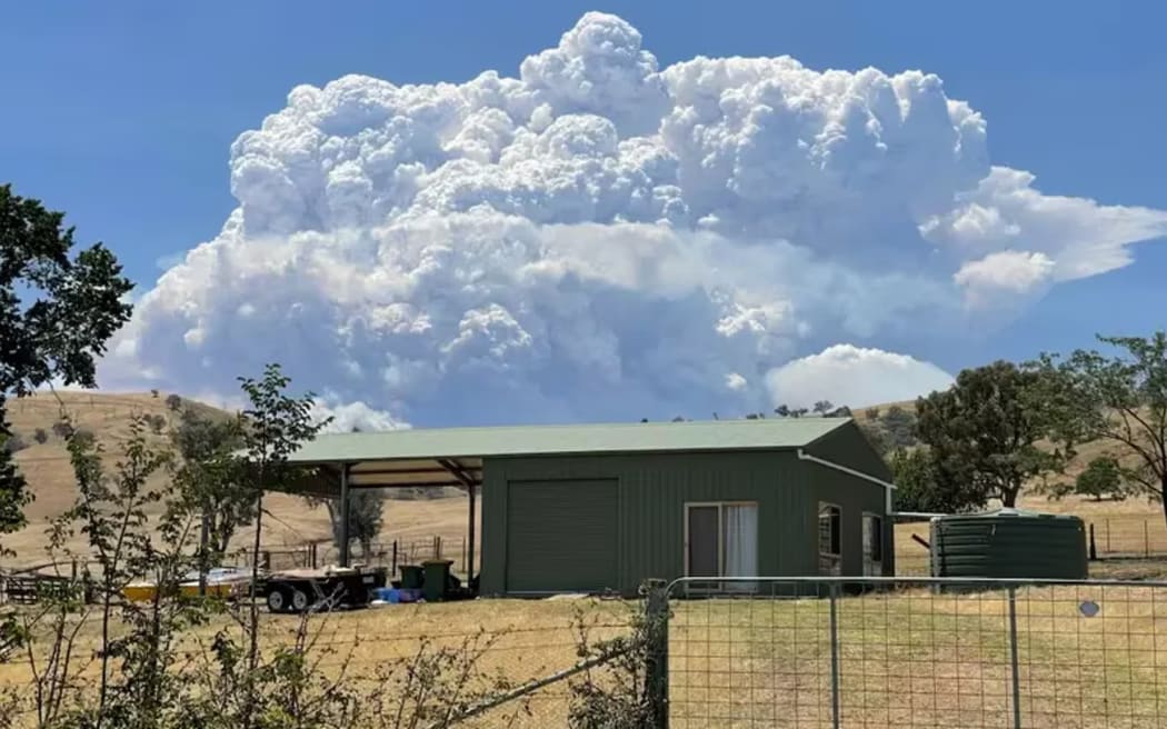 a substantial pyrocumulonimbus cloud in Victoria - single use