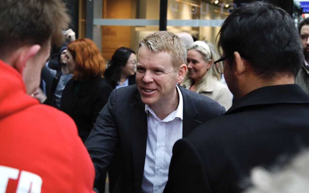 Lider labourzystów Chris Hipkins podczas kampanii wyborczej w Auckland, 9 października 2023 r.