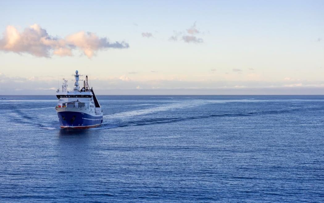 تتجه سفينة الأبحاث NIWA RV Tangaroa إلى تونغا في أوائل عام 2022 لتقييم التأثيرات تحت سطح البحر للثوران البركاني هونجا-هاباي.