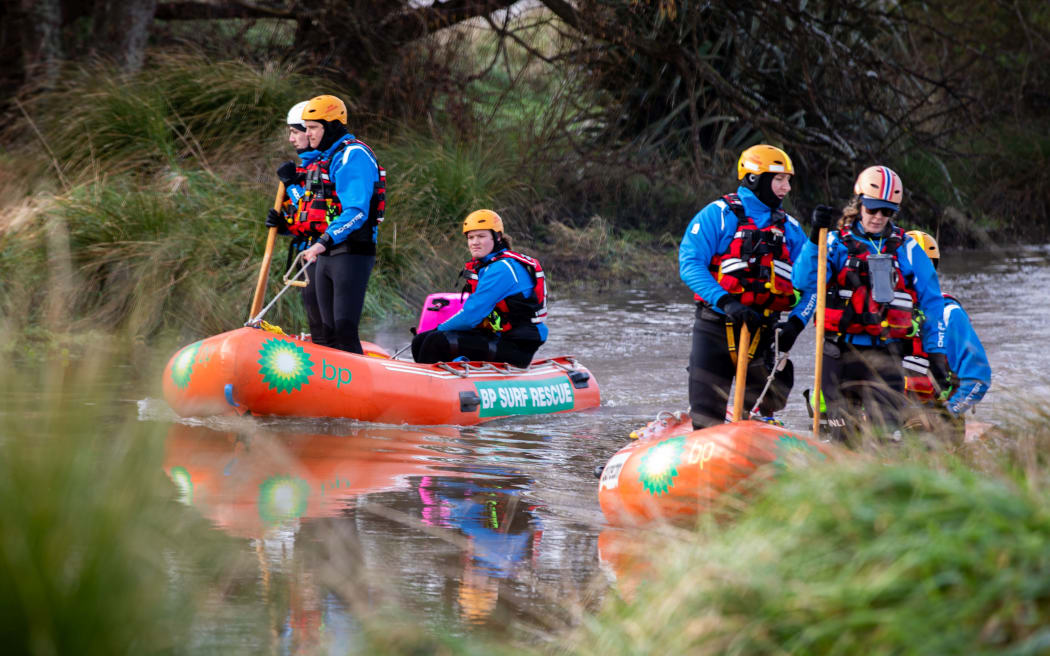 Search for Yanfei Bao's body along Halswell River in the Greenpark area