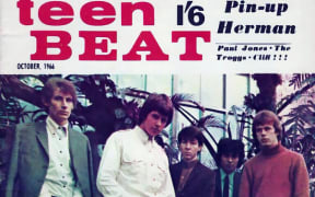 The La De Da's on the cover of Teen Beat, October 1966