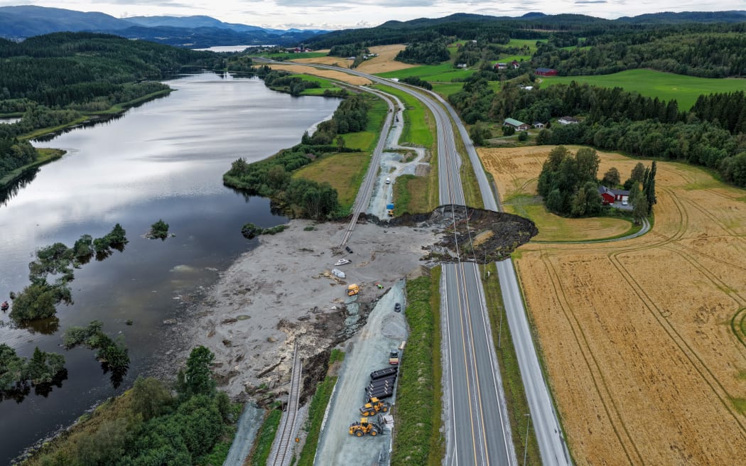 Picture taken on August 30, 20205 shows a motorway damaged by a landslide at Nesvatnet near Levanger, Norway. (Photo by Ole Martin Wold / NTB / AFP) / Norway OUT / NORWAY OUT / NORWAY OUT
