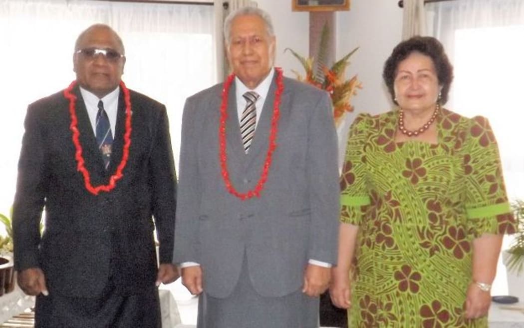 Ratu Seremaia Tuinausori Cavuilati (left) with His Highness the head of State of Samoa, Tuimaleali'ifano Va'aleto'a Sualauvi II and his Masiofo.