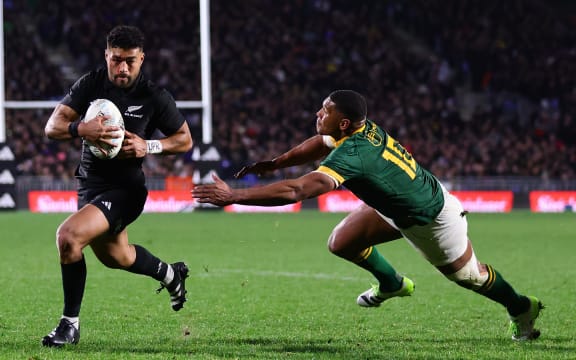 Richie Mo’unga of New Zealand during the 2023 Rugby Championship match between the New Zealand All Blacks and South Africa at Go Media Mount Smart Stadium in Auckland, New Zealand on Saturday July 15, 2023.