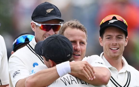 New Zealand's Neil Wagner celebrates with wicketkeeper BJ Watling.