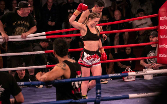 Kelly Broerse - female fighter (right)