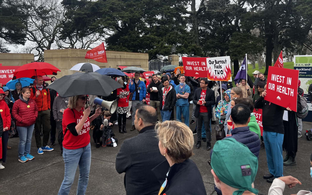 Hospital senior doctors / dentists strike in Auckland