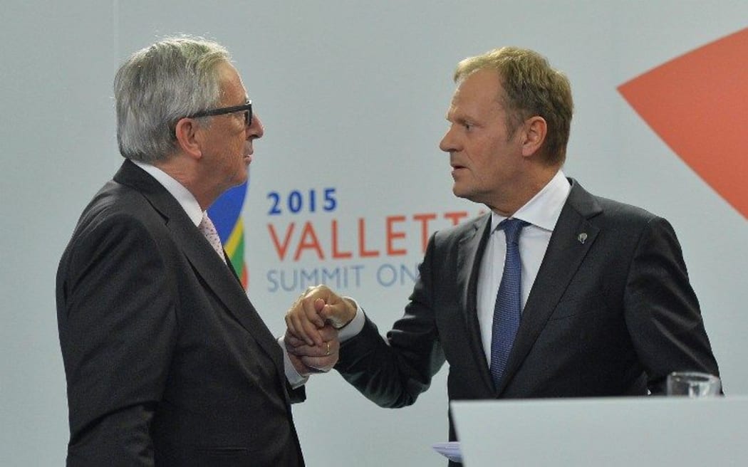 European Commission president Jean-Claude Juncker (L) speaks with European Council President Donald Tusk following the European Union - Africa Summit on refugee crisis on November 12, 2015 in La Valletta. Dursun Aydemir / Anadolu Agency