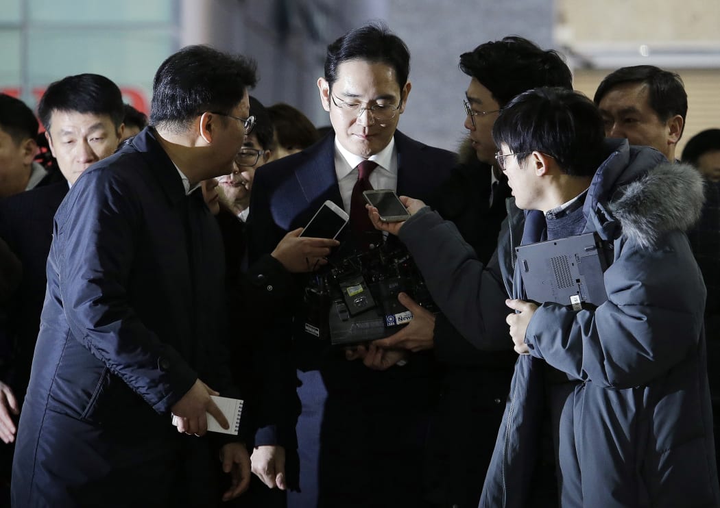 Lee Jae-yong (C) vice chairman of Samsung Electronics, arrives to be questioned as a suspect in a corruption scandal that led to the impeachment of President Park Geun-Hye
