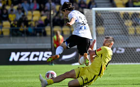 Liam Gillion of Auckland FC and Tim Payne of the Wellington Phoenix compete for the ball during the A-League match at Sky Stadium in Wellington.