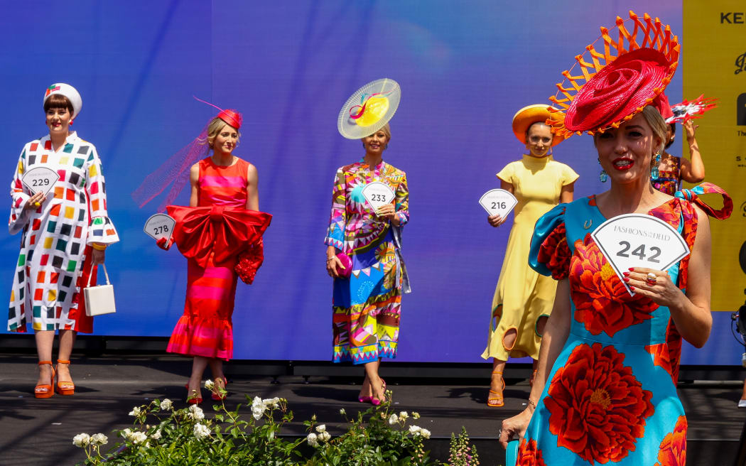 MELBOURNE, AUSTRALIA - NOVEMBER 07: Contestants in the fashion on the field competition parade for judges and audience during Melbourne Cup Day at Flemington Racecourse on November 07, 2023 in Melbourne, Australia. (Photo by Asanka Ratnayake/Getty Images)