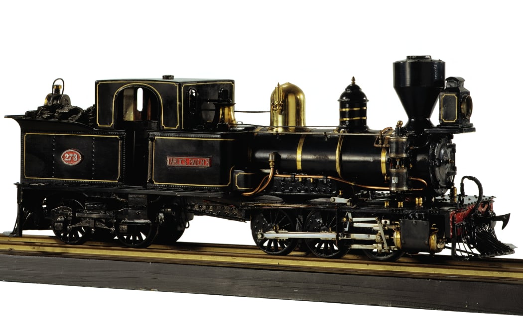 Model of an "R" class locomotive of New Zealand Railways, built by New Zealand pioneer rail modeler, Frank Roberts.