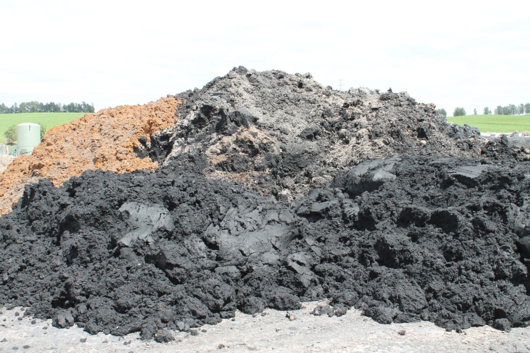 Sludge ready to be mixed to feed worms