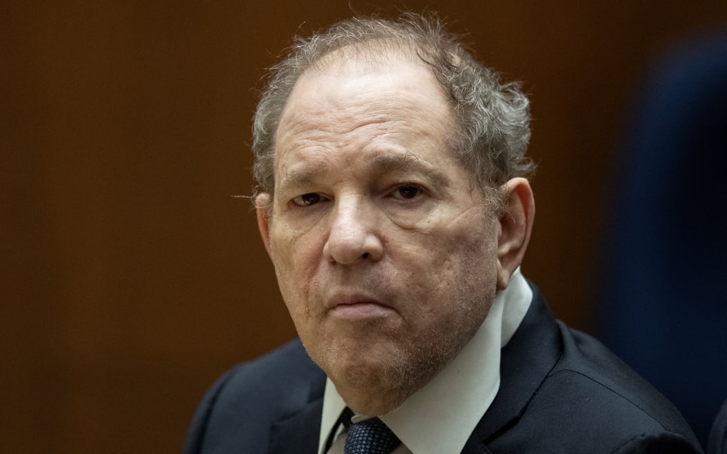 (FILES) Former film producer Harvey Weinstein appears in court at the Clara Shortridge Foltz Criminal Justice Center in Los Angeles, California, on 4 October 2022. UK prosecutors on September 5, 2024 said they were dropping a sexual assault case against Hollywood movie mogul Harvey Weinstein as there was no "realistic prospect of conviction". The Crown Prosecution Service (CPS) in June 2022 said it had authorised police to charge Weinstein with two counts of indecent assault but the CPS said it had now decided to "discontinue criminal proceedings" against him. (Photo by ETIENNE LAURENT / POOL / AFP)