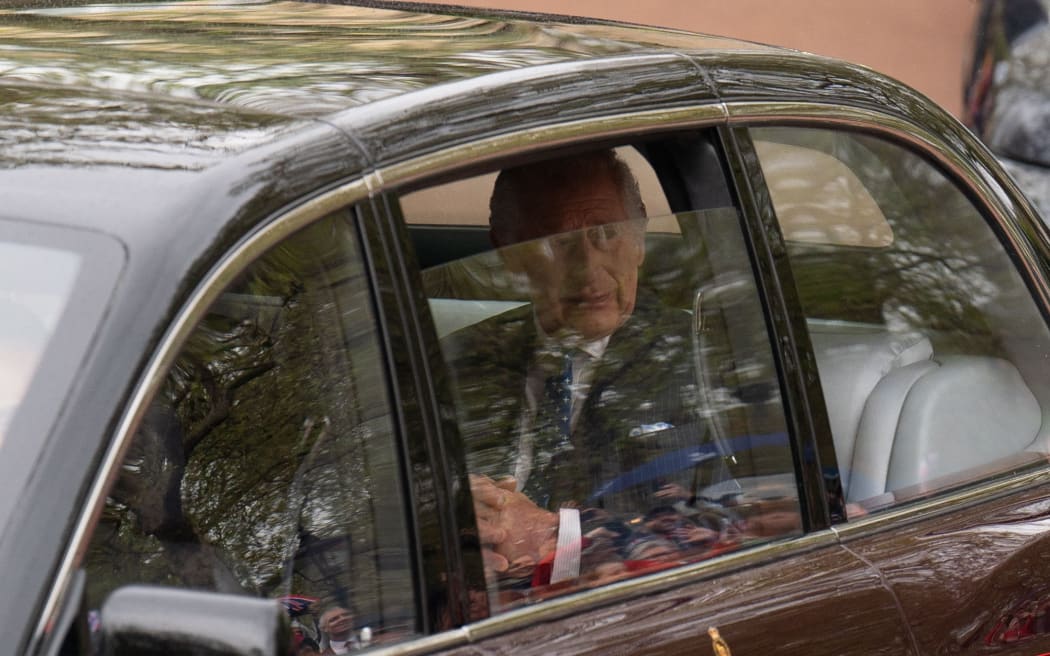 King Charles III leaves St James' Palace and travels to Buckingham Palace ahead of his coronation at Westminster Abbey in central London on May 6, 2023. - The set-piece coronation is the first in Britain in 70 years, and only the second in history to be televised. Charles will be the 40th reigning monarch to be crowned at the central London church since King William I in 1066. Outside the UK, he is also king of 14 other Commonwealth countries, including Australia, Canada and New Zealand. Camilla, his second wife, will be crowned queen alongside him, and be known as Queen Camilla after the ceremony. (Photo by James Manning / POOL / AFP)