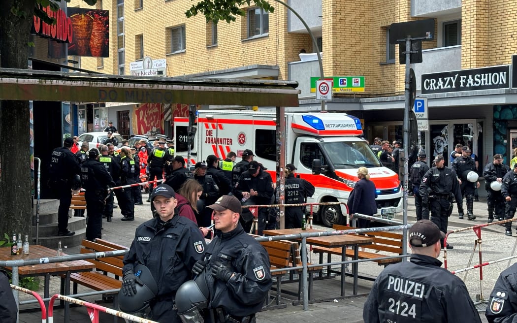Hamburg police shoot man with axe ahead of Euros match