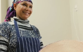 Gitbe Sharew making injera at Gujo in Auckland.