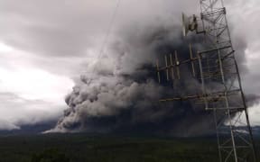 The volcano launched a hot cloud with a gliding distance of about 4.5 kilometers.