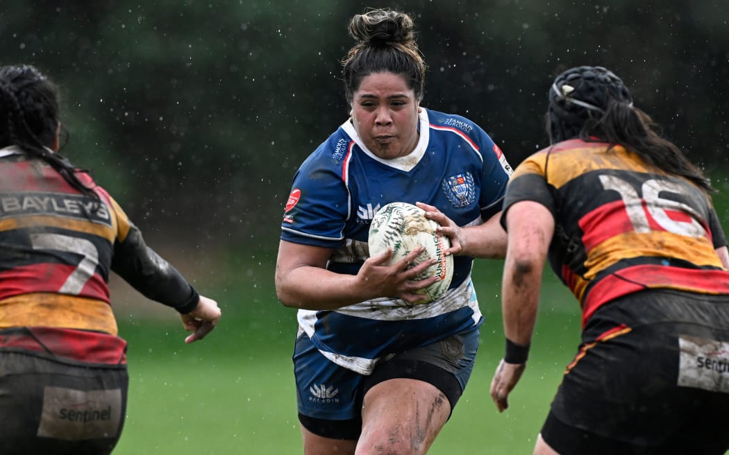Aldora Itunu of the Auckland Storm in action against Waikato during the 2023 Farah Palmer Cup.