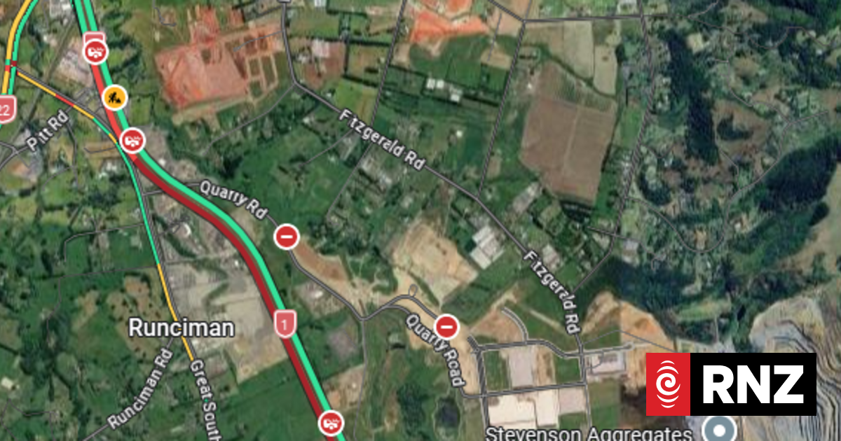 Auckland Southern Motorway lane closed by vehicle fire