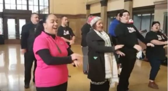 train waiata