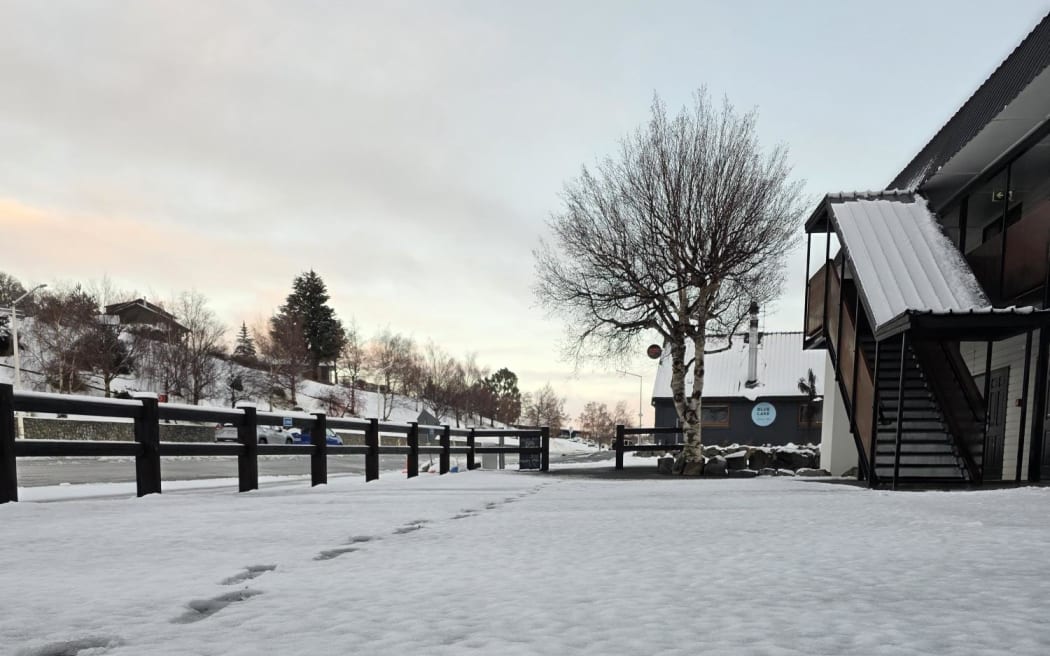 Lake Tekapo after overnight snow dump - 5 June 2025