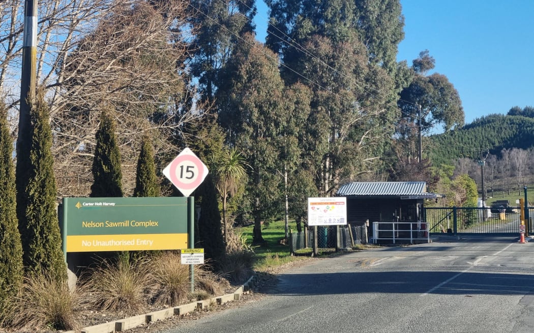 Eves Valley Sawmill company management says it plans to shut the plant near Nelson with the potential loss of 142 jobs.
