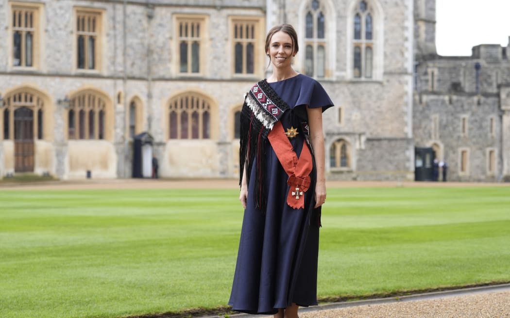 Former New Zeland's Prime Minister Jacinda Ardern, wearing a traditional Maori Kakahu cloak, poses with their medal and insignia after being appointed a Dame Grand Commander of of the New Zealand Order of Merit at Windsor Castle,west of London, on October 16, 2024. -  (Photo by Andrew Matthews / POOL / AFP)