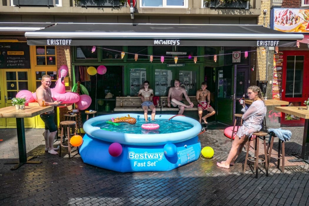 With 40.4 °C degree Celsius temperatures according to the KNMI weather bureau agency, setting the new national record for The Netherlands and the Dutch city Eindhoven.