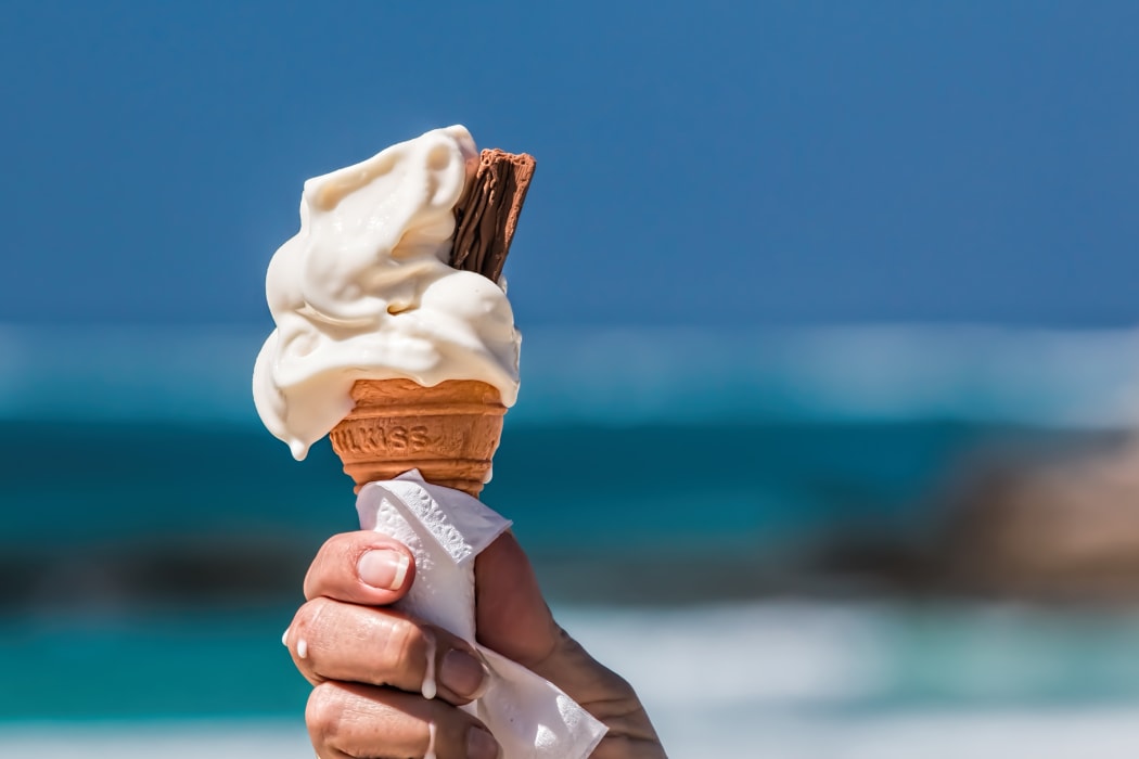 iice cream at the beach