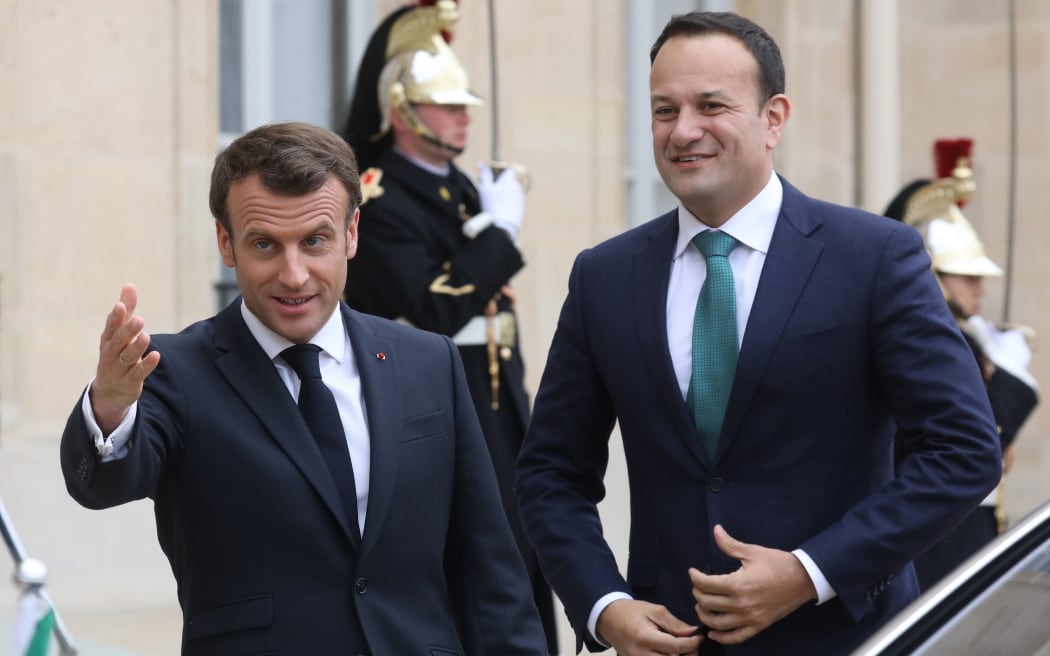 French President Emmanuel Macron (L) welcomes Irish Prime Minister (Taoiseach) Leo Varadkar  ahead of a meeting at the Elysee Palace in Paris on April 2, 2019. -