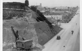 Garden Place Hill being removed in Hamilton, 1939/40