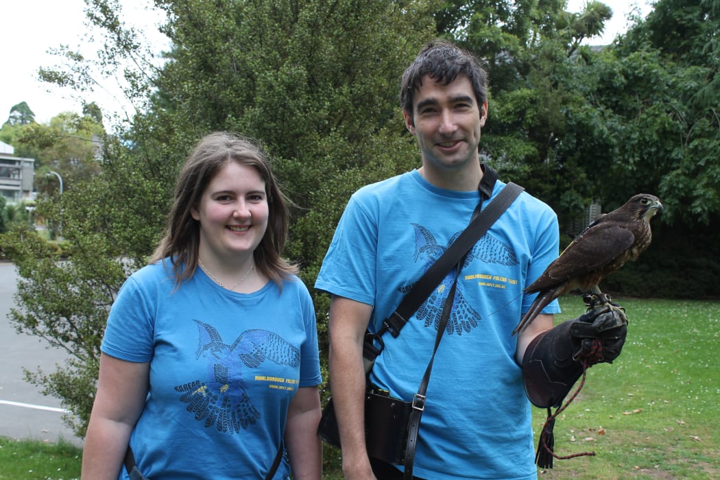 A photo of falconers, Vikki Smith and Rob Lawry, with Tappe.