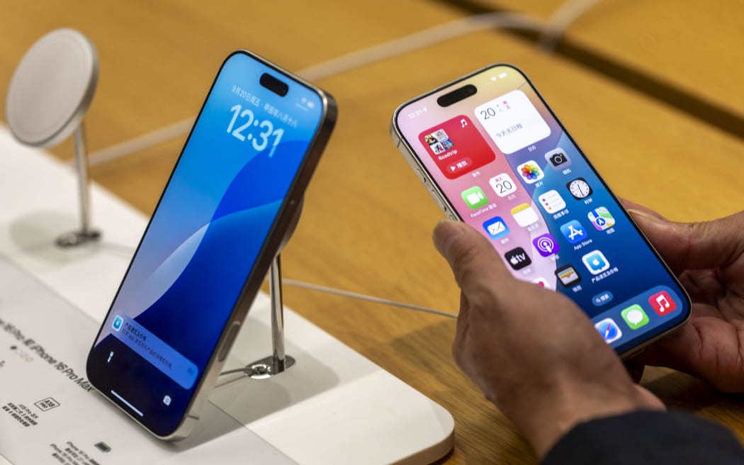 Apple's iPhone 16 phones go on sale, drawing customers at an Apple Store in Tianjin, China, 20 September, 2024. (Photo by stringer / ImagineChina / Imaginechina via AFP)