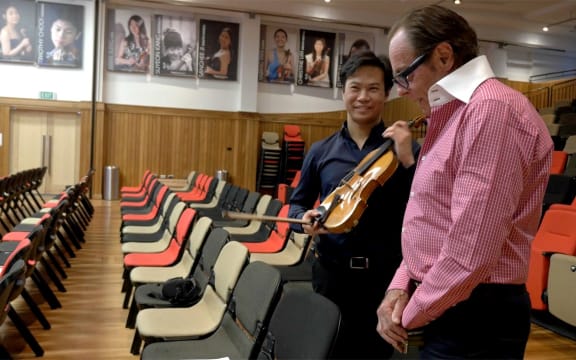Michael Hill and Nikki Chooi at the 2015 International Violin Competition