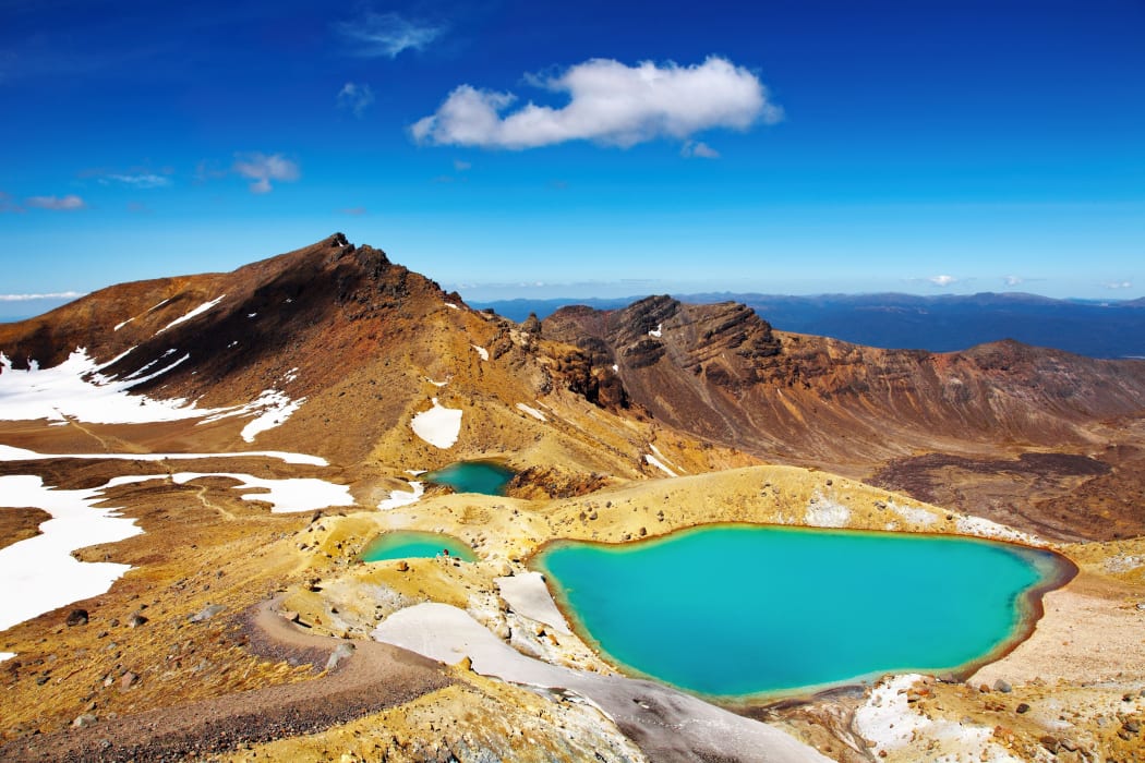 Tongariro Alpine Crossing - Emerald Lakes