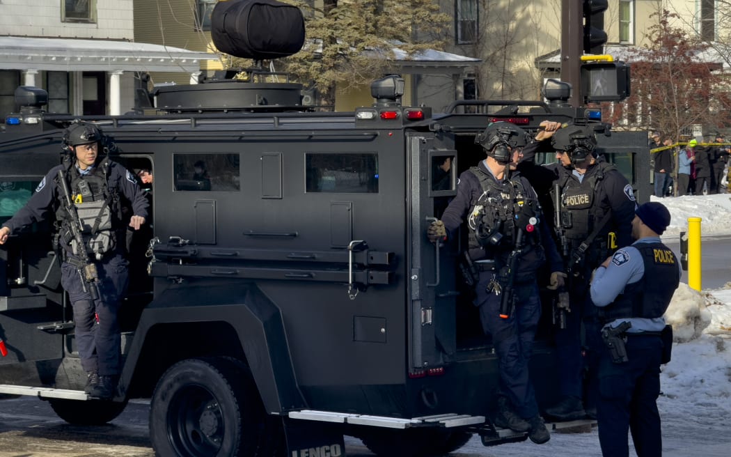 Minneapolis Police Department officers arrive at the scene where a federal immigration officer shot dead a woman in Minneapolis, Minnesota, on January 7, 2026. An officer in Minneapolis shot dead a woman Wednesday who US officials accused of trying to ram federal immigration agents with her vehicle, a claim forcefully rejected by the city's outspoken mayor. But the mayor of the city, Jacob Frey, called the federal government's claim that agents were acting in self-defense "bullshit" and called on ICE officers conducting raids to get out of Minneapolis. (Photo by Kerem YUCEL / AFP)