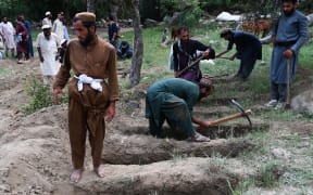 Afghan volunteers dig graves following earthquakes in the Mazar Dara village of Nurgal, a district of the Kunar Province, in Eastern Afghanistan, on September 1, 2025. More than 800 people have died and over 2,700 were injured from August 31 night to September 1, 2025, in eastern Afghanistan after a 6-magnitude earthquake, followed by at least five aftershocks felt hundreds of kilometers away. (Photo by Wakil Kohsar / AFP)